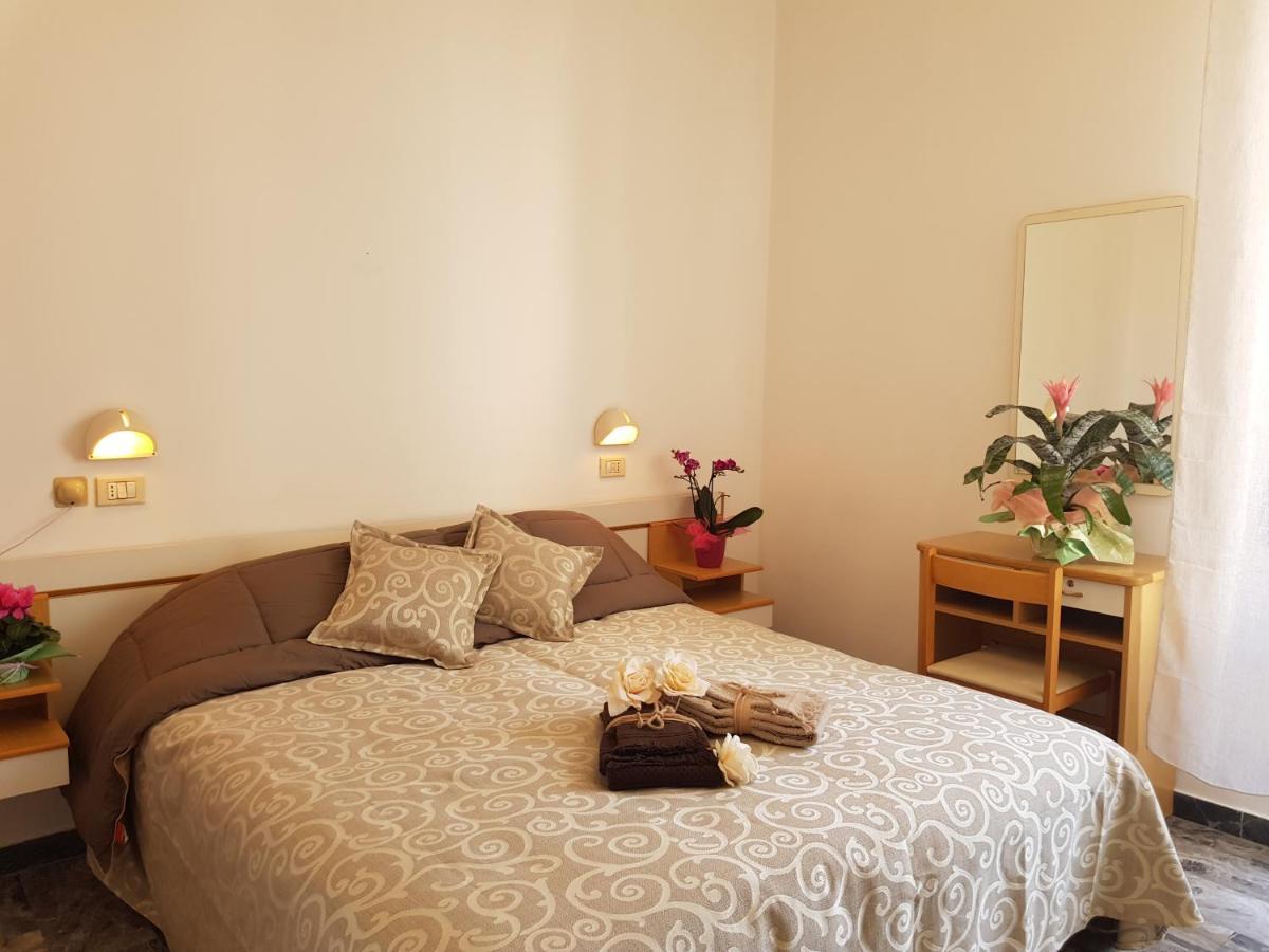 Hotel Romantica 里米尼 外观 照片