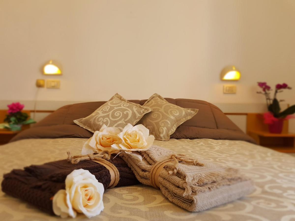 Hotel Romantica 里米尼 外观 照片