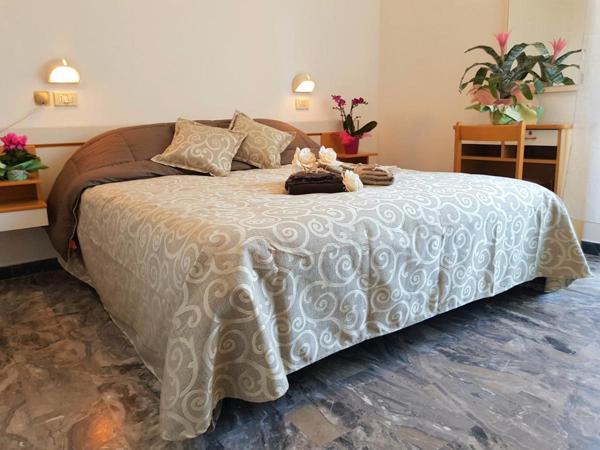 Hotel Romantica 里米尼 外观 照片