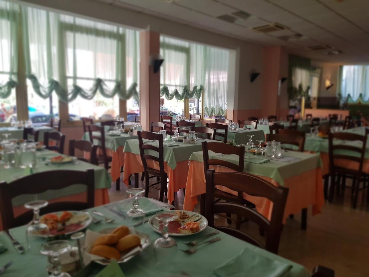 Hotel Romantica 里米尼 外观 照片