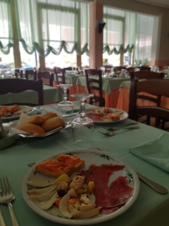 Hotel Romantica 里米尼 外观 照片